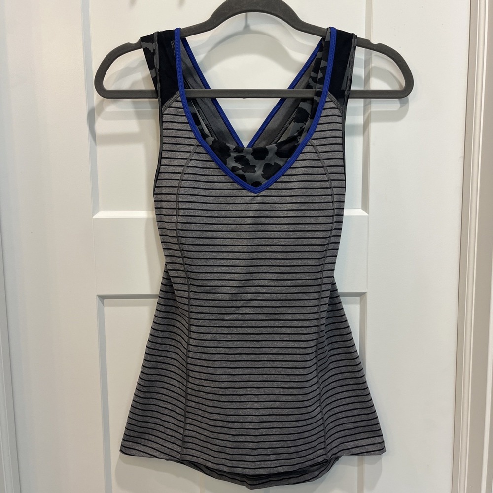 Lululemon Size 4 Super Sport Gray Blue Striped Animal Print Athletic Tank Bra